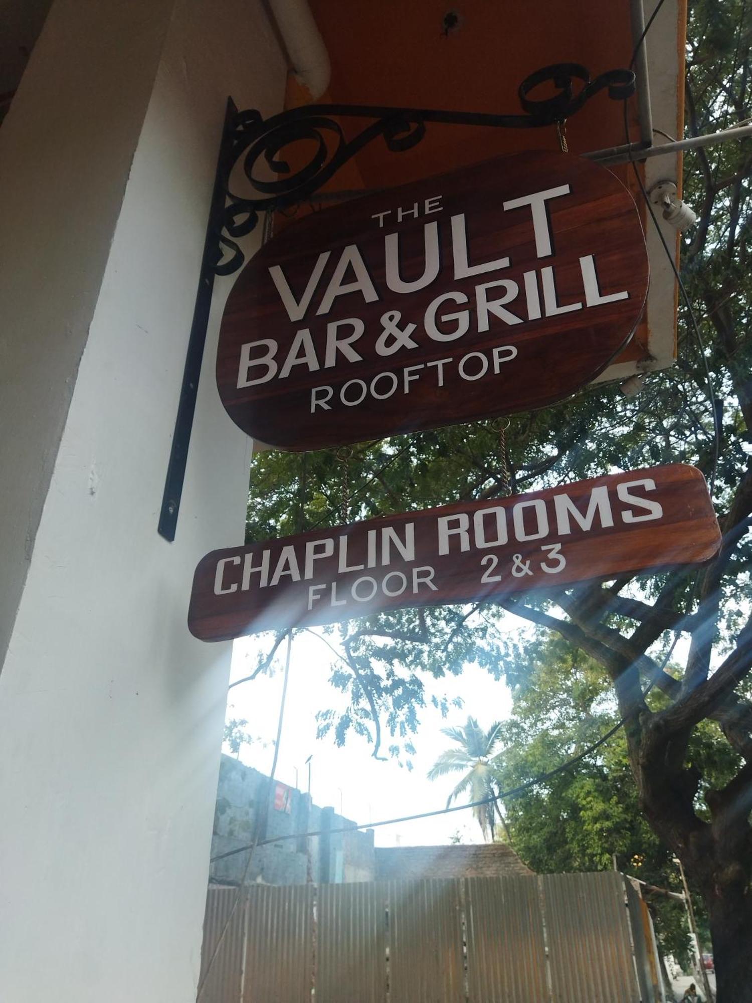 Chaplin Hotel ポンディシェリ エクステリア 写真