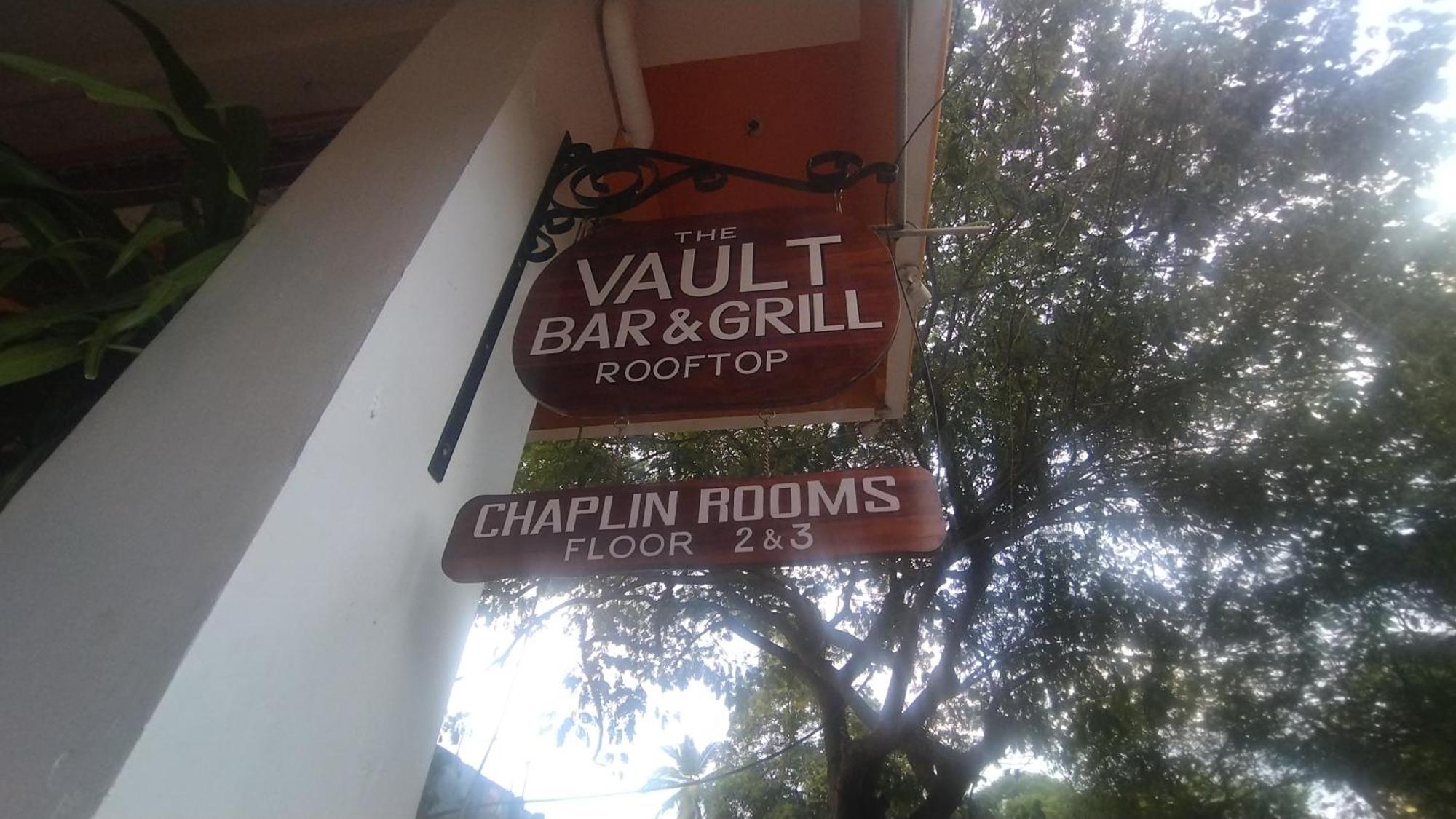 Chaplin Hotel ポンディシェリ エクステリア 写真